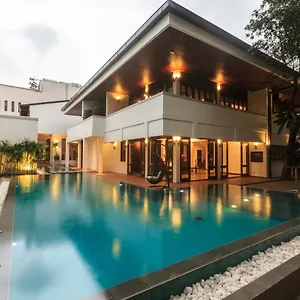 4* Hotel Court &