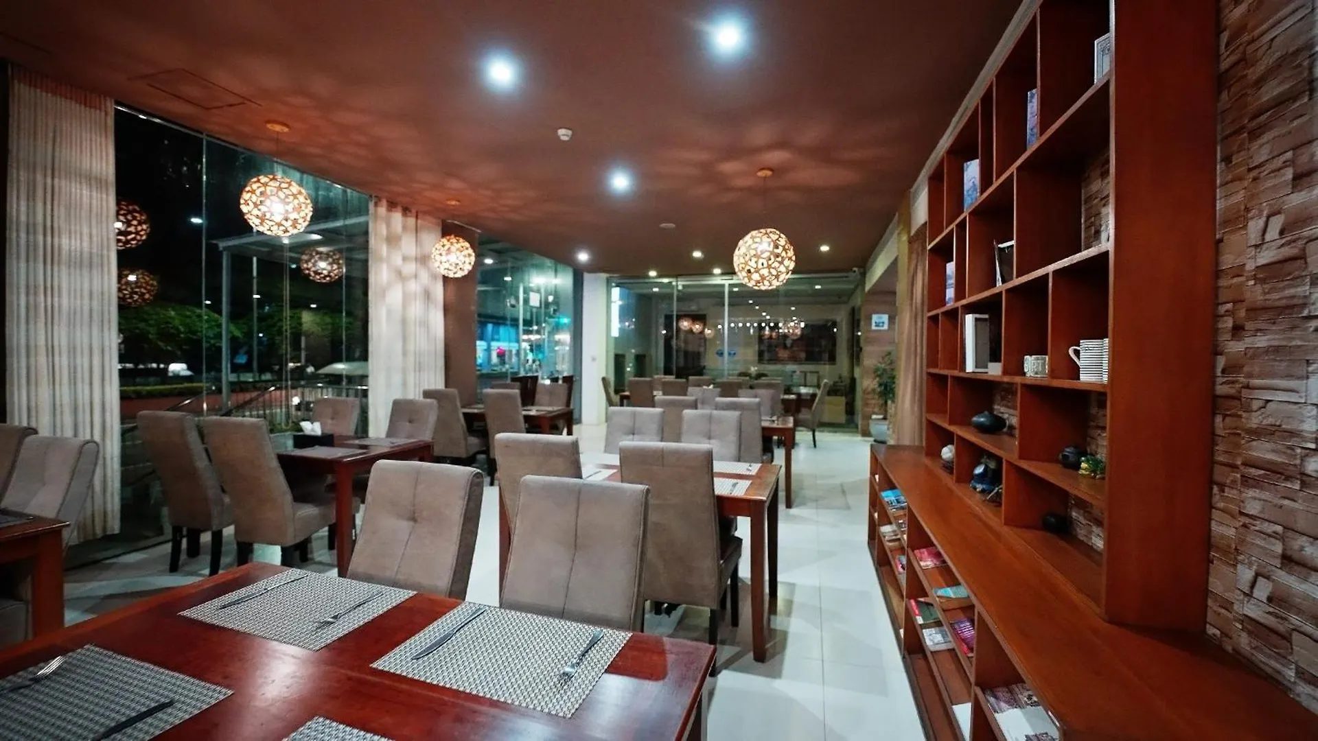 Morven Hotel Colombo 4*,